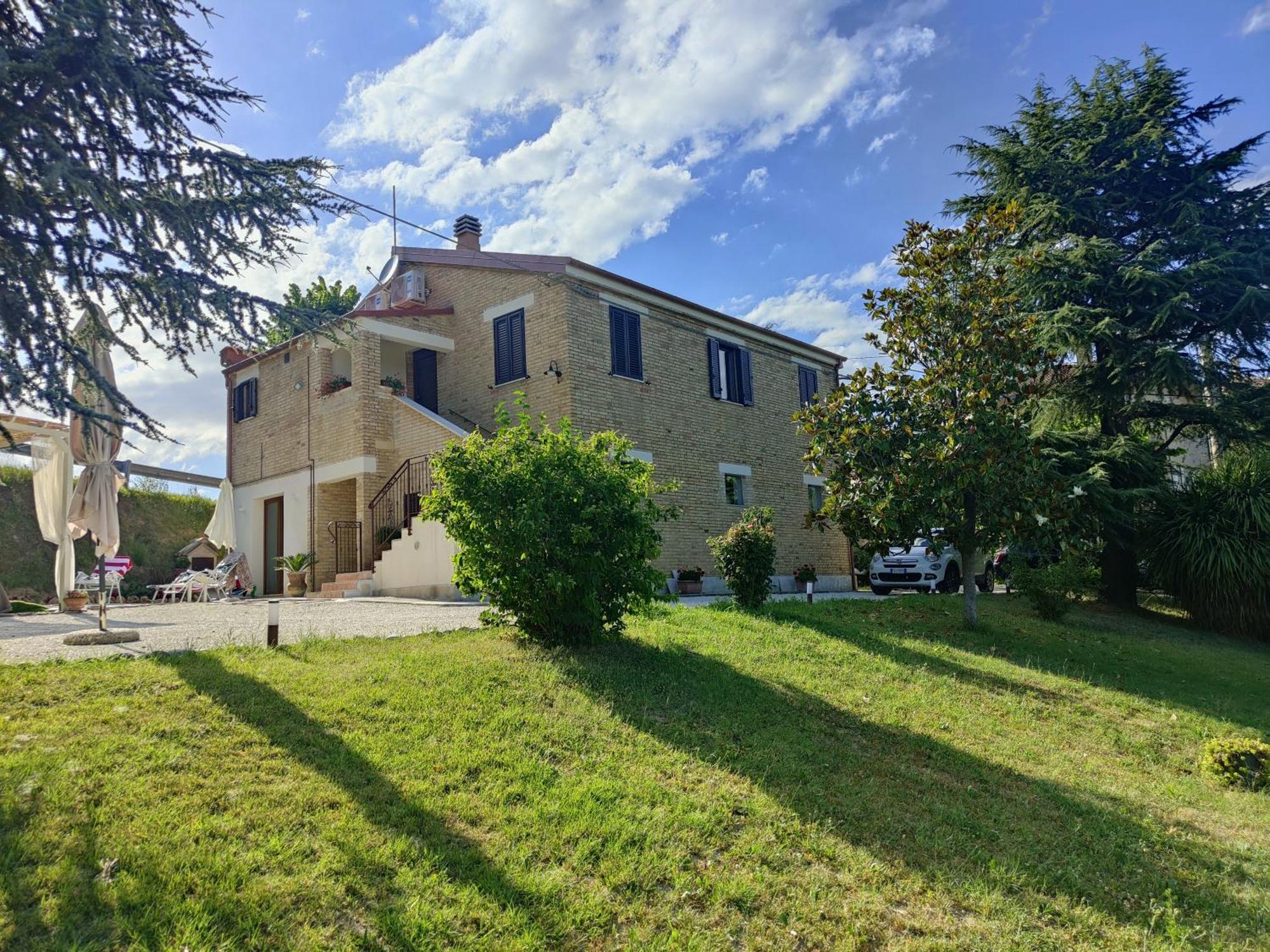 La Casa Del Duca Casa de hóspedes Montalto delle Marche Exterior foto